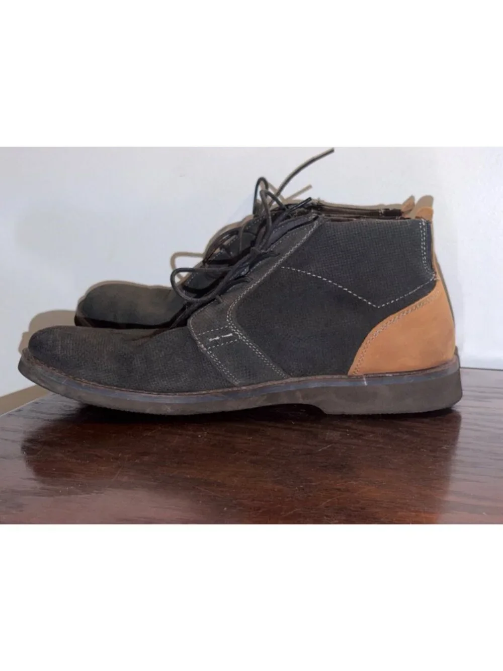 Mens Black & Tan Lace-Up Sz 12M Boots Textured Fabric Upper Suede Heel Accents